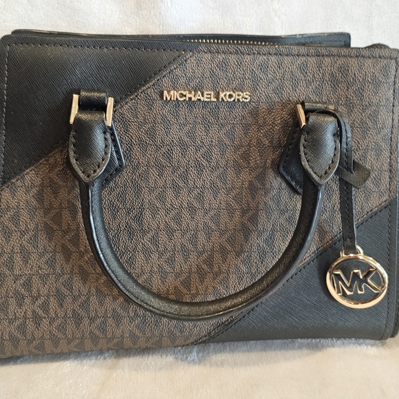 Michael Kors Black and Brown Leather Boots with Matching Bag - Picture 5 of 6